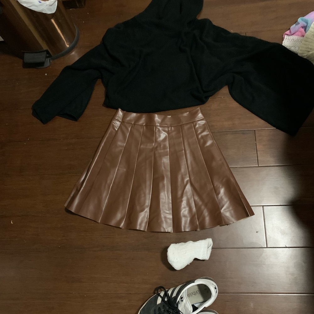Brown short skirt